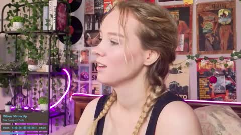 Snapshot of darleneferran chatting on 09-21-25, 09:05 lina online show from 09-21-25, 09:05