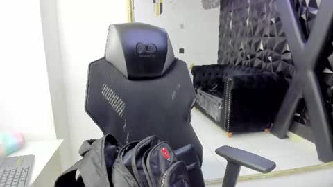 Snapshot of darlingbdsm_ chatting on 06-22-26, 12:57 Darling online show from 06-22-26, 12:57
