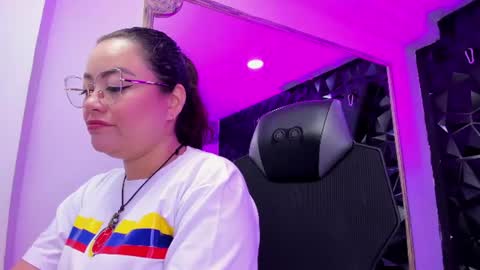 Snapshot of darlingbdsm_ chatting on 07-07-26, 01:37 Darling online show from 07-07-26, 01:37