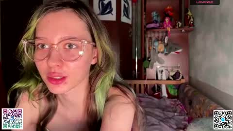 Snapshot of darlingdarinka chatting on 07-18-26, 06:01 D online show from 07-18-26, 06:01