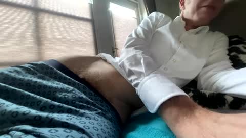 Snapshot of dave76b chatting on 02-06-25, 03:31 dave76b online show from 02-06-25, 03:31