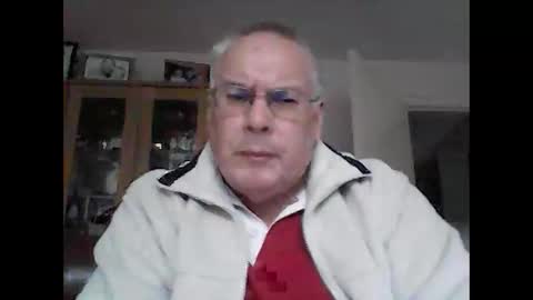 Snapshot of daveandp chatting on 02-01-25, 02:45 Dave online show from 02-01-25, 02:45