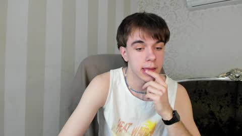 Snapshot of davebevy chatting on 04-11-26, 07:45 Dave online show from 04-11-26, 07:45