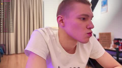 Snapshot of davey_ebash chatting on 01-17-25, 07:49 Davey online show from 01-17-25, 07:49