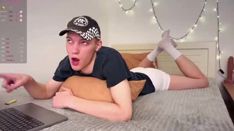 Snapshot of davey_ebash chatting on 02-16-25, 07:16 Davey online show from 02-16-25, 07:16