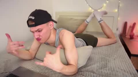 Snapshot of davey_ebash chatting on 03-07-25, 08:11 Davey online show from 03-07-25, 08:11