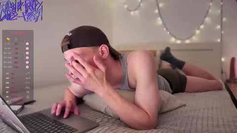 Snapshot of davey_ebash chatting on 09-22-25, 07:16 Davey online show from 09-22-25, 07:16