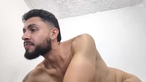 Snapshot of davgostoso chatting on 11-21-25, 05:39 Dave y Salvatore online show from 11-21-25, 05:39