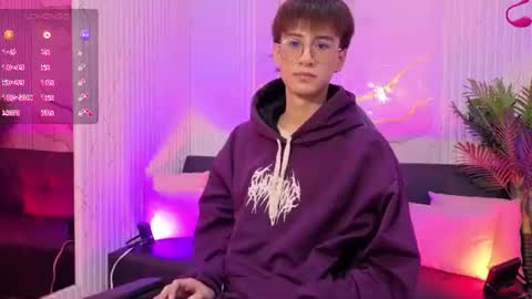 Snapshot of davi_tay chatting on 08-08-26, 03:08 Davi sweet boy - follow me 3 online show from 08-08-26, 03:08