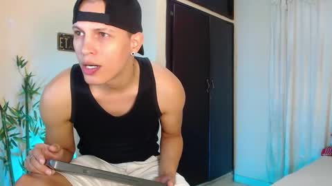 Snapshot of david_neill chatting on 12-21-24, 03:31 David Neill online show from 12-21-24, 03:31