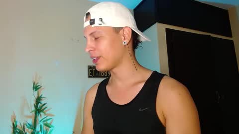 Snapshot of david_neill chatting on 12-22-24, 07:52 David Neill online show from 12-22-24, 07:52