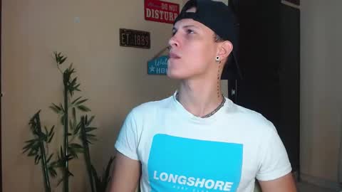 Snapshot of david_neill chatting on 01-05-25, 06:24 David Neill online show from 01-05-25, 06:24