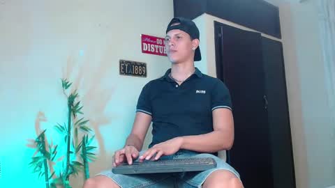 Snapshot of david_neill chatting on 01-06-25, 12:27 David Neill online show from 01-06-25, 12:27