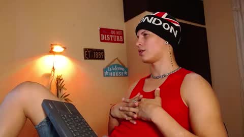 Snapshot of david_neill chatting on 01-09-25, 12:46 David Neill online show from 01-09-25, 12:46