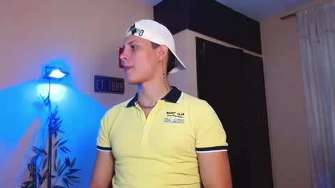 Snapshot of david_neill chatting on 01-09-25, 08:11 David Neill online show from 01-09-25, 08:11