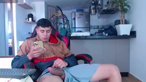 Snapshot of david_savage_ chatting on 10-22-25, 12:16 david online show from 10-22-25, 12:16