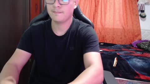 Snapshot of david_smit_ chatting on 03-11-25, 03:45 david smit online show from 03-11-25, 03:45