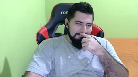 Snapshot of daviddelz chatting on 12-19-24, 06:23 David online show from 12-19-24, 06:23