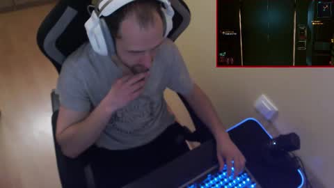 Snapshot of davidoventt chatting on 02-26-25, 10:09 davidoventt online show from 02-26-25, 10:09