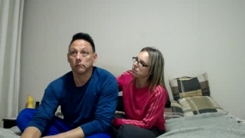 Snapshot of davidstong_cam chatting on 06-18-26, 06:56 Davidstrong cam online show from 06-18-26, 06:56