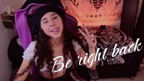 Snapshot of davina_heart chatting on 12-15-25, 04:11 Davina online show from 12-15-25, 04:11