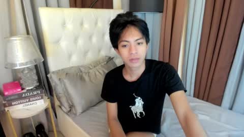 Snapshot of davincihugecock chatting on 07-12-26, 06:10 daniel online show from 07-12-26, 06:10