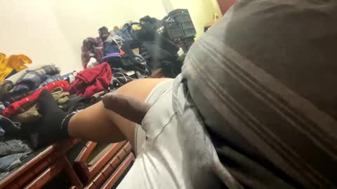 Snapshot of davzsoher chatting on 02-12-25, 10:59 davzsoher online show from 02-12-25, 10:59