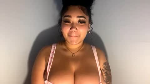 Snapshot of dayqueen1 chatting on 04-25-26, 11:46 dayqueen1 online show from 04-25-26, 11:46
