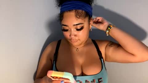 Snapshot of dayqueen1 chatting on 04-25-26, 05:32 dayqueen1 online show from 04-25-26, 05:32