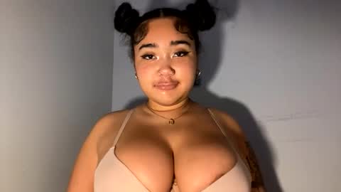 Snapshot of dayqueen1 chatting on 05-18-26, 06:41 dayqueen1 online show from 05-18-26, 06:41
