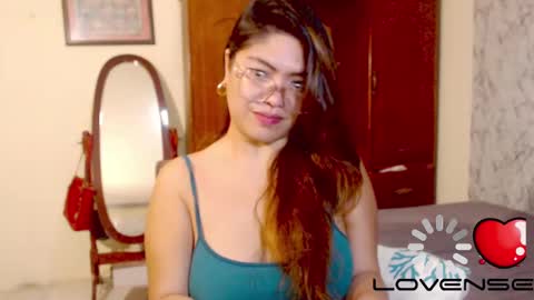 Snapshot of daze2love chatting on 12-18-24, 05:00 daze2love online show from 12-18-24, 05:00