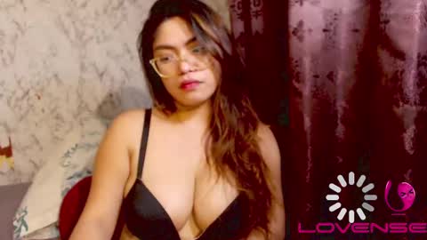 Snapshot of daze2love chatting on 12-25-24, 06:20 daze2love online show from 12-25-24, 06:20