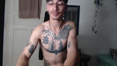 Snapshot of dazzayyy chatting on 05-13-26, 01:25 dazzayy online show from 05-13-26, 01:25