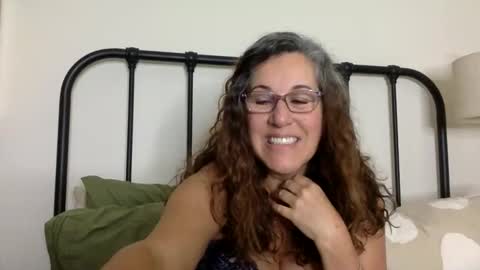 Snapshot of ddmolly chatting on 10-14-25, 07:58 DDMolly online show from 10-14-25, 07:58