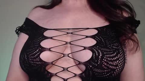 Snapshot of ddstunner chatting on 05-10-26, 02:06 ddstunner online show from 05-10-26, 02:06