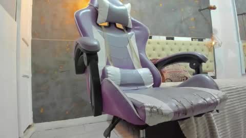 Snapshot of de_lirio chatting on 12-15-25, 12:42 de_lirio online show from 12-15-25, 12:42