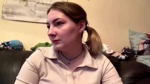 Snapshot of deadragroupe chatting on 06-05-26, 03:51 Mia online show from 06-05-26, 03:51