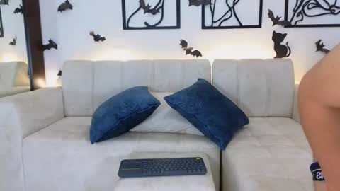 Snapshot of deam_broowm chatting on 10-31-25, 12:11 Andres online show from 10-31-25, 12:11