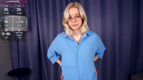 Snapshot of deannmaslen chatting on 10-25-25, 05:15 Charlie 18yo online show from 10-25-25, 05:15