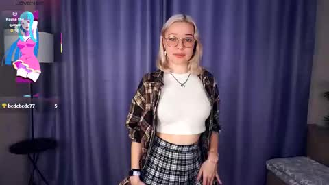 Snapshot of deannmaslen chatting on 11-23-25, 06:35 Charlie 18yo online show from 11-23-25, 06:35