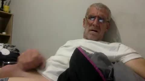 deanofflove221000 online show from 04-11-26, 06:23