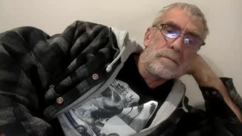 deanofflove221000 online show from 04-23-26, 04:42