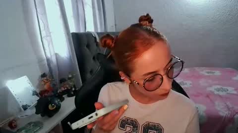 Snapshot of dear_juliet chatting on 11-06-25, 09:37 Juliet online show from 11-06-25, 09:37