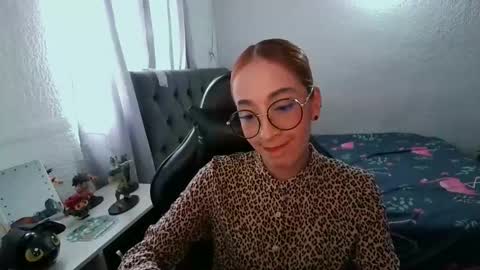 Snapshot of dear_juliet chatting on 12-22-25, 07:33 Juliet online show from 12-22-25, 07:33