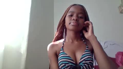 Snapshot of dearygirl chatting on 02-18-25, 06:15 lilian online show from 02-18-25, 06:15