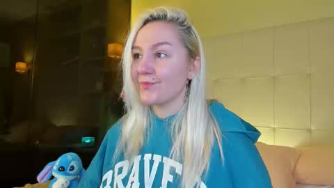 Debbie Mon Tue Fri Sun Sat GMT 3 1000am - 0400pm  online show from 01-08-26, 05:26