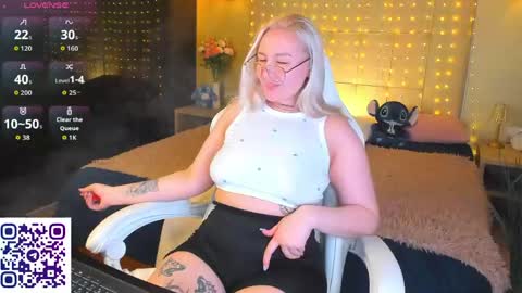 Snapshot of debbie_taylor chatting on 05-10-26, 05:07 Debbie Mon Tue Fri Sun Sat GMT 3 1000am - 0400pm online show from 05-10-26, 05:07