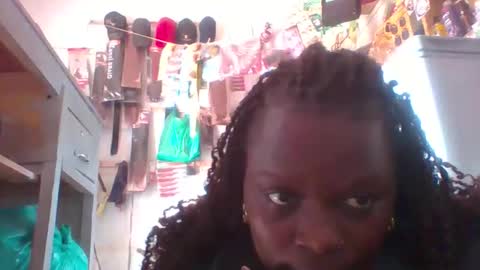 Snapshot of debbyslatter chatting on 12-17-25, 09:15 debbyslatter online show from 12-17-25, 09:15