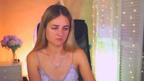 Snapshot of deboralarson chatting on 06-22-26, 03:19 Debora online show from 06-22-26, 03:19