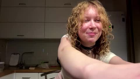 Snapshot of deboramcdonnall chatting on 01-06-26, 02:54 Hello My name is Sarah im new model here and little but shy. online show from 01-06-26, 02:54